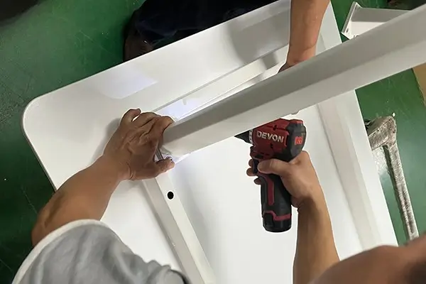 connecting the ceramic dining tabletop with metal frame